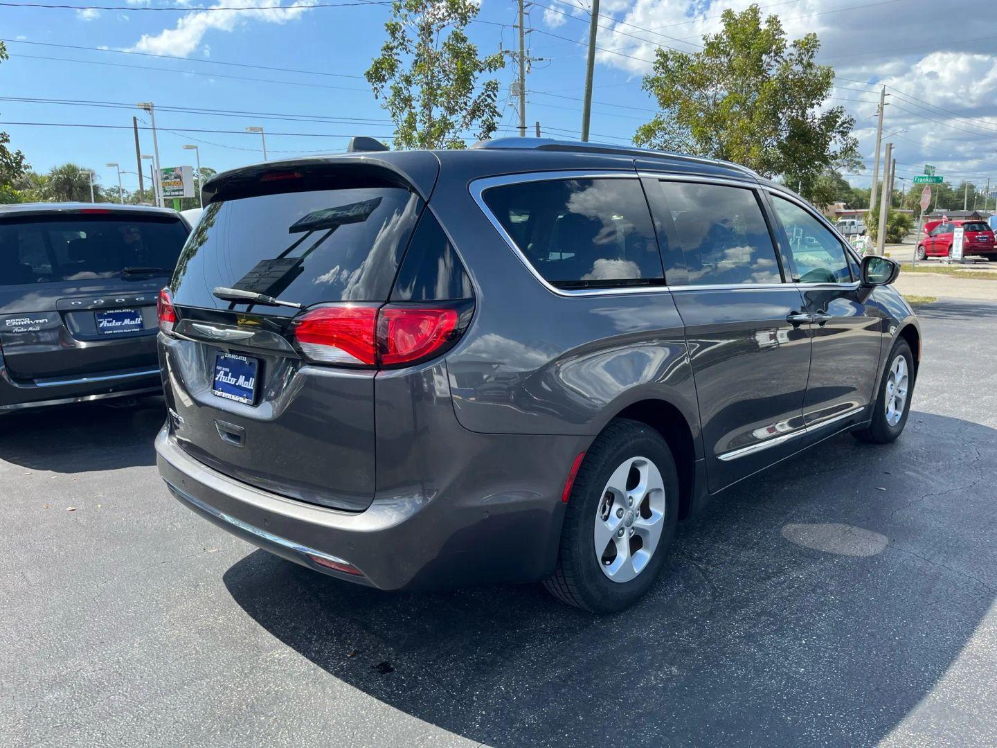 Chrysler Pacifica Touring-L Plus - Thumbnail 13