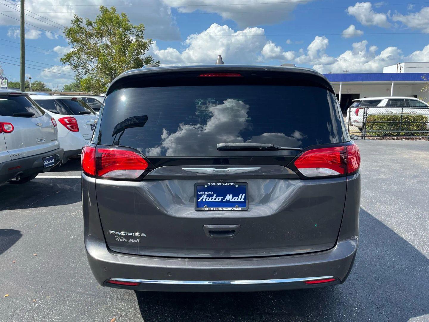 Chrysler Pacifica Touring-L Plus - Thumbnail 14