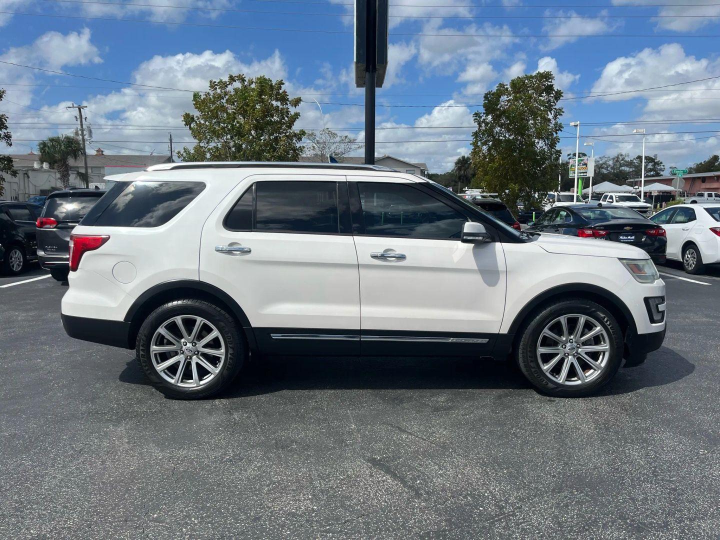 Ford Explorer Limited - Thumbnail 8