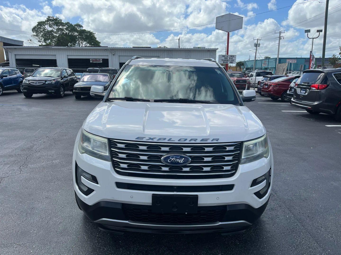 Ford Explorer Limited - Thumbnail 4