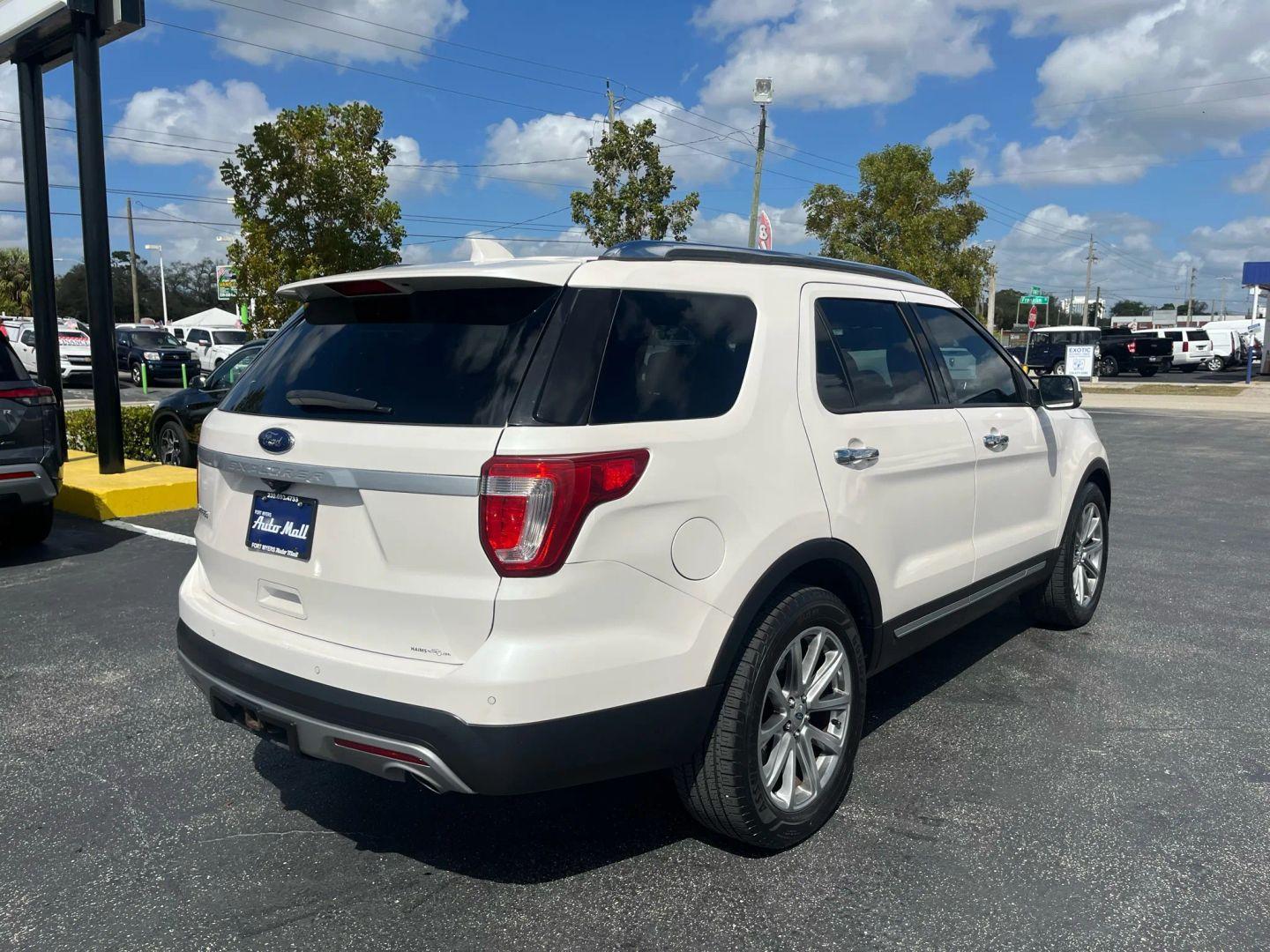 Ford Explorer Limited - Thumbnail 9