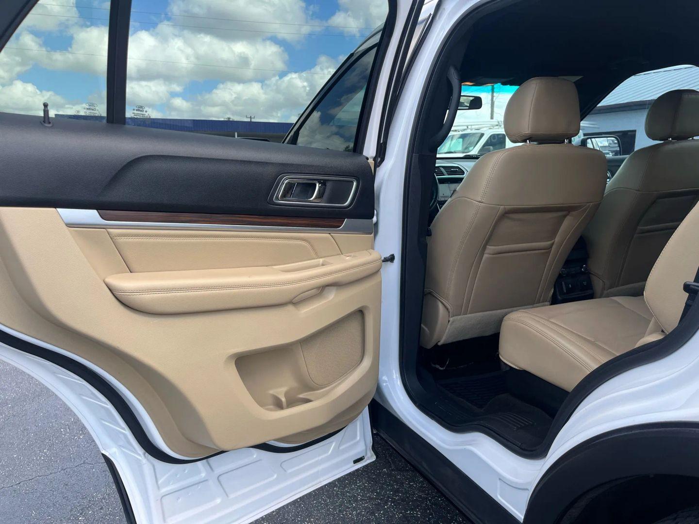 Ford Explorer Limited - Thumbnail 16