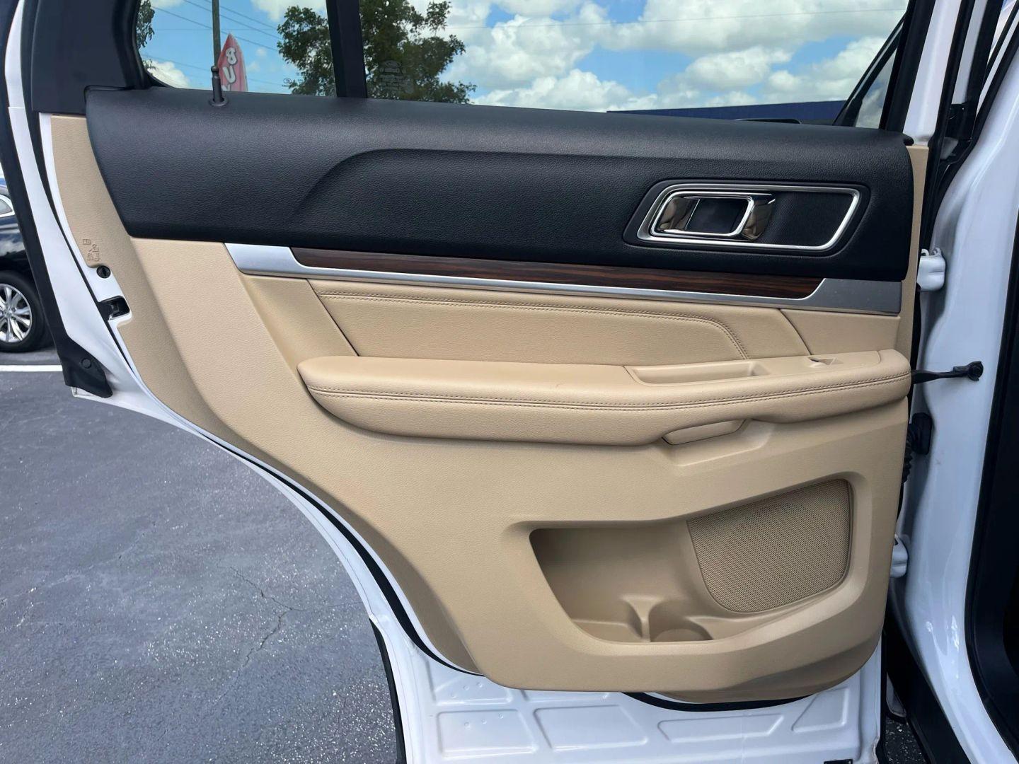 Ford Explorer Limited - Thumbnail 17