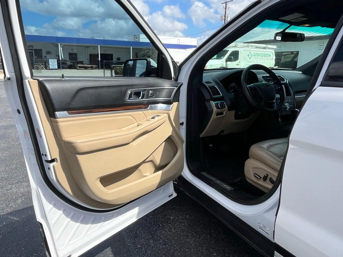 Ford Explorer Limited - Thumbnail 13