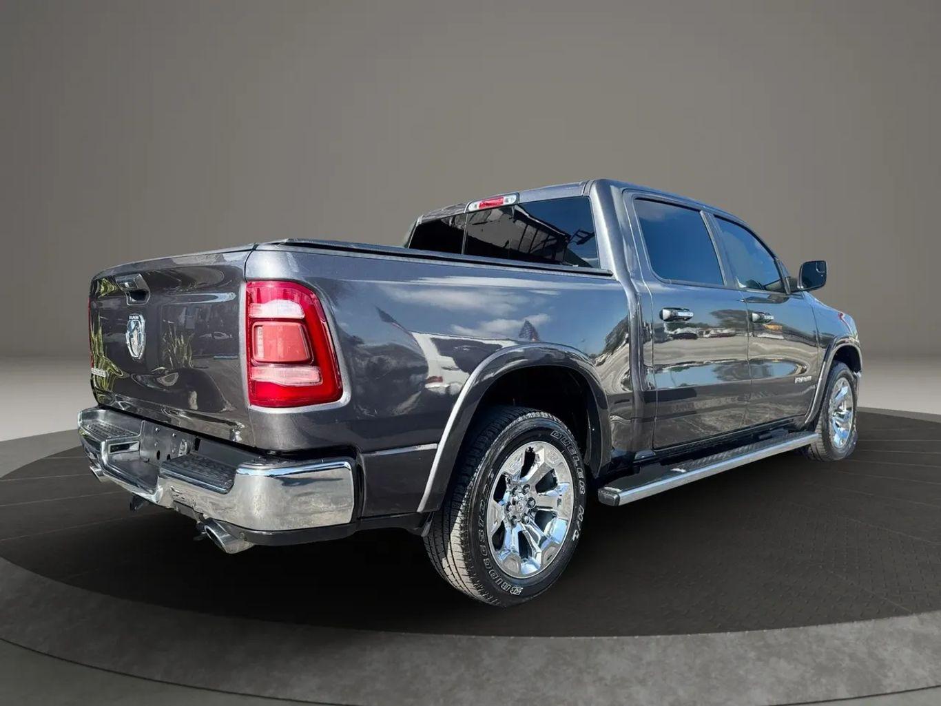 Ram 1500 Crew Cab Laramie Pickup 4D 5 1/2 Ft - Thumbnail 14