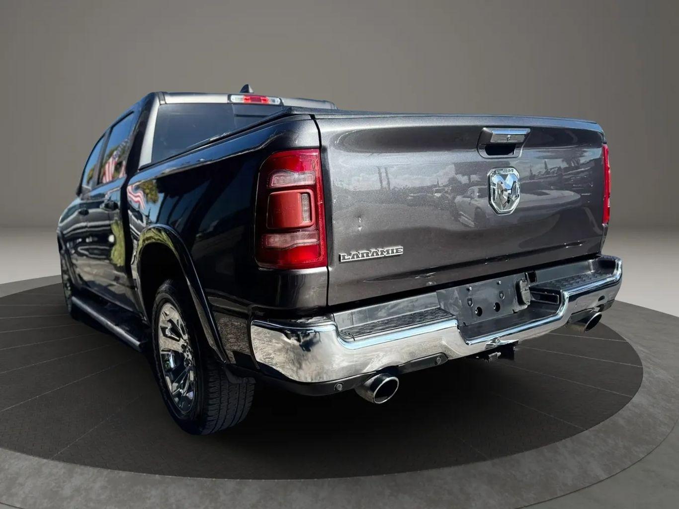 Ram 1500 Crew Cab Laramie Pickup 4D 5 1/2 Ft - Thumbnail 10