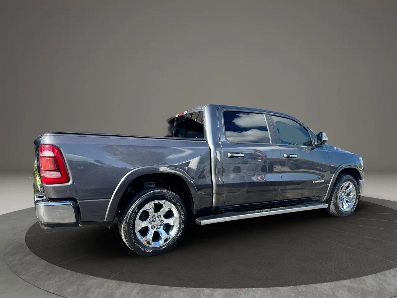 Ram 1500 Crew Cab Laramie Pickup 4D 5 1/2 Ft - Thumbnail 16