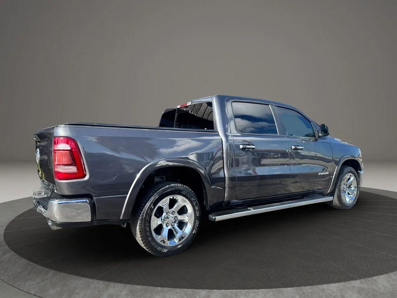 Ram 1500 Crew Cab Laramie Pickup 4D 5 1/2 Ft - Thumbnail 15