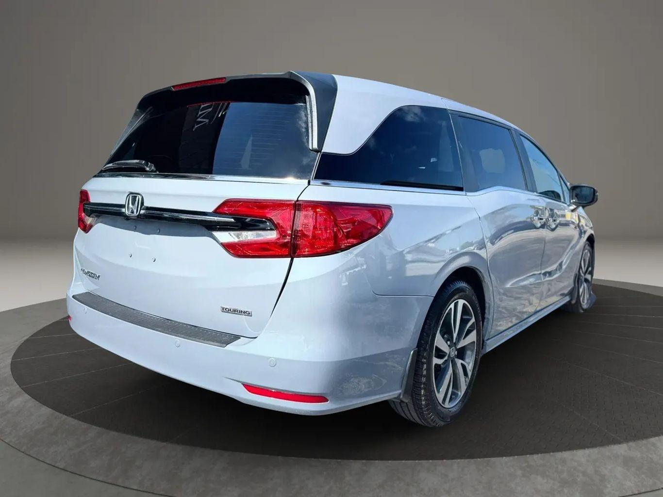 Honda Odyssey Touring Minivan 4D - Thumbnail 13