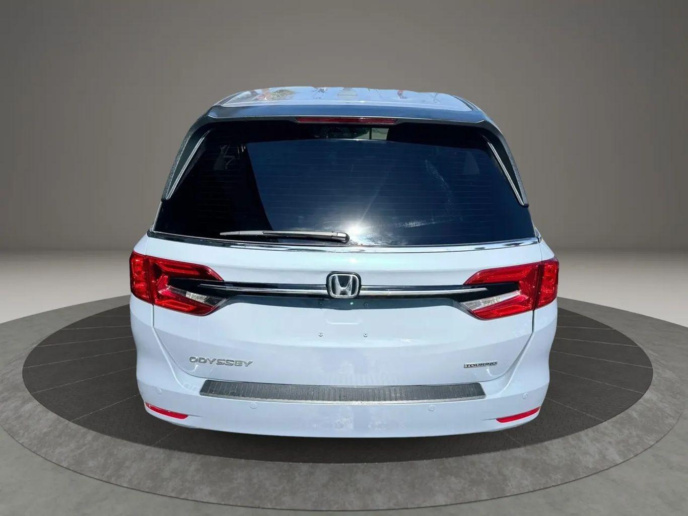 Honda Odyssey Touring Minivan 4D - Thumbnail 12