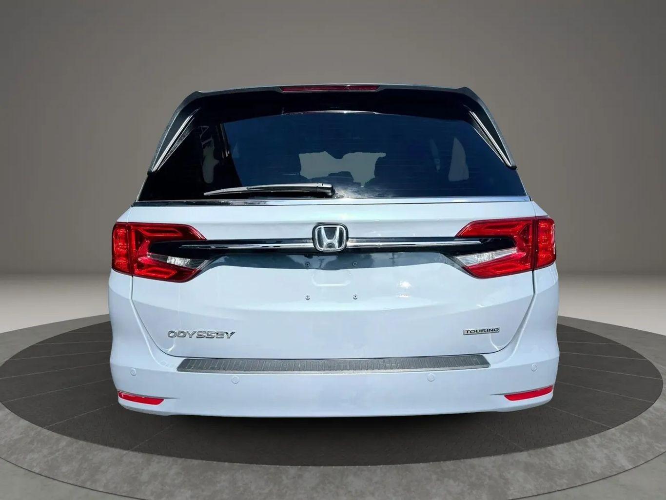 Honda Odyssey Touring Minivan 4D - Thumbnail 11