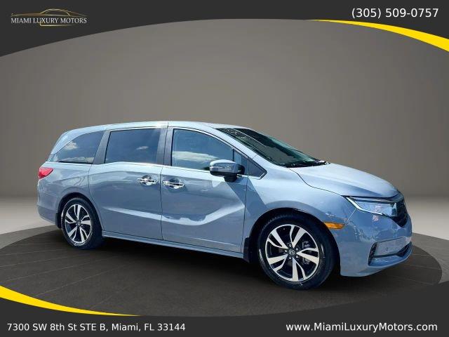 Honda Odyssey Touring Minivan 4D - View 1