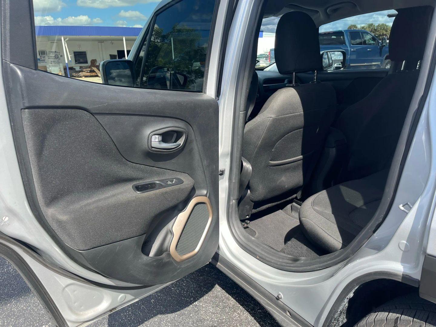 Jeep Renegade Latitude - Thumbnail 19