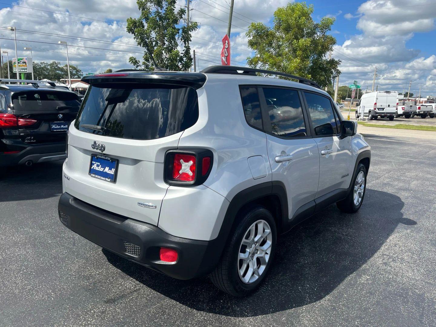 Jeep Renegade Latitude - Thumbnail 13