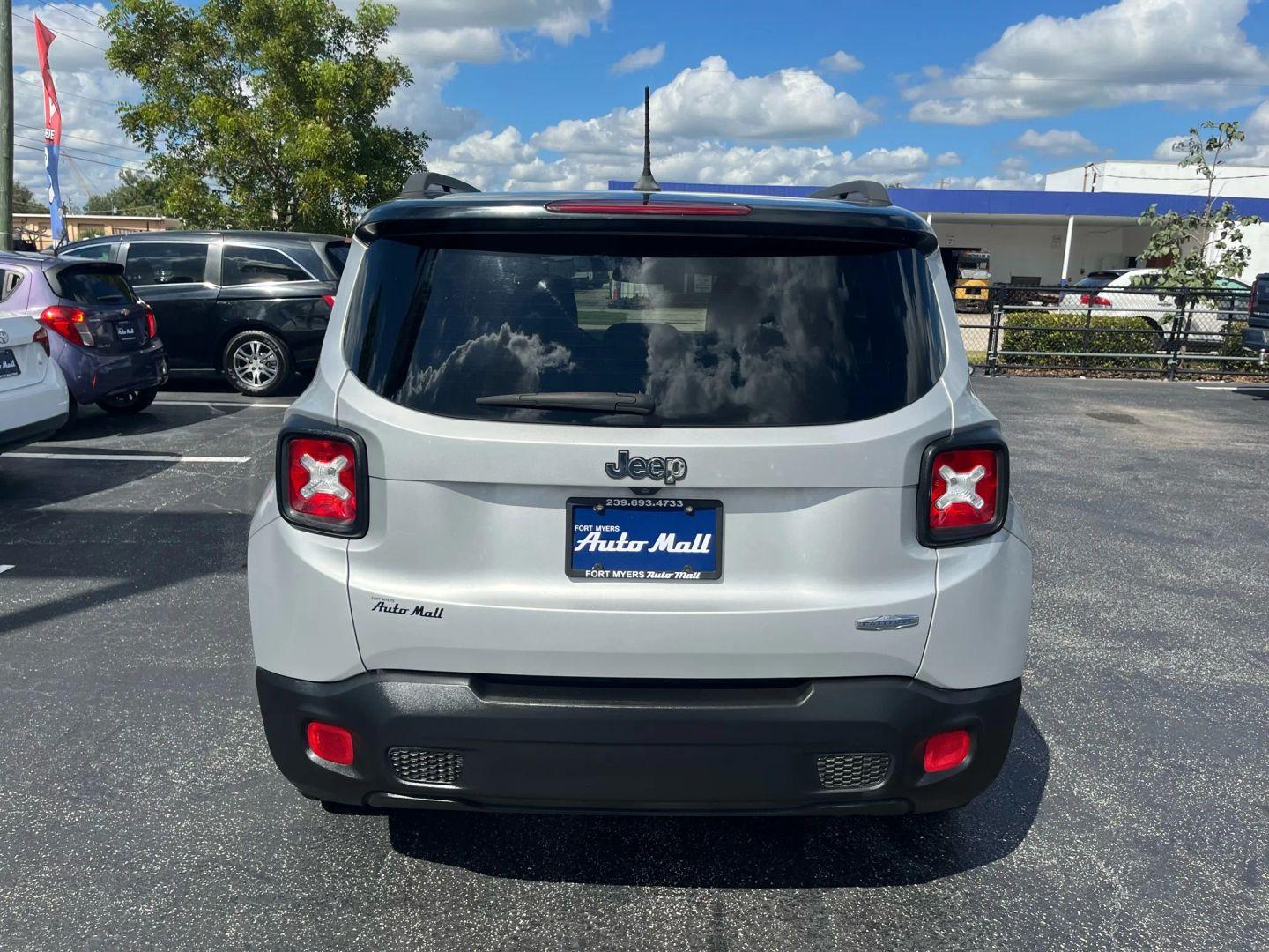 Jeep Renegade Latitude - Thumbnail 14