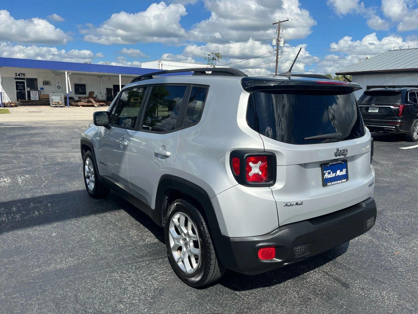 Jeep Renegade Latitude - Thumbnail 15