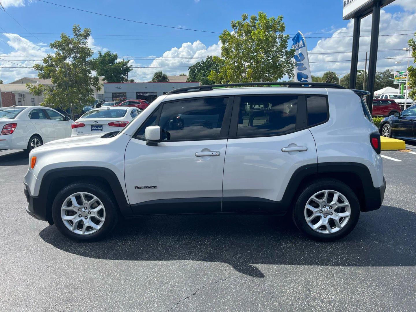 Jeep Renegade Latitude - Thumbnail 8