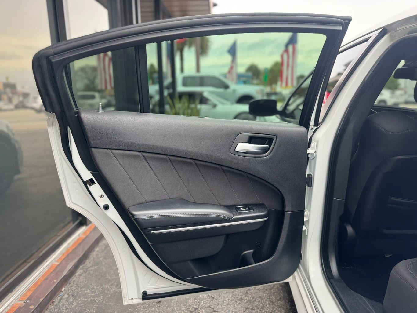 Dodge Charger Scat Pack Sedan 4D - Thumbnail 17