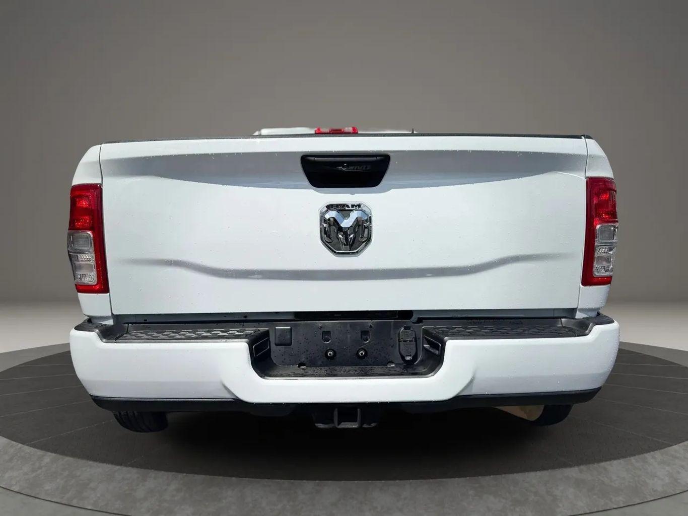 Ram 3500 Crew Cab Tradesman Pickup 4D 8 Ft - Thumbnail 11