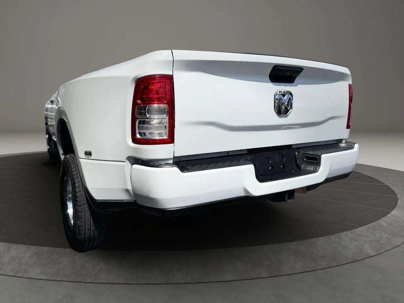 Ram 3500 Crew Cab Tradesman Pickup 4D 8 Ft - Thumbnail 10