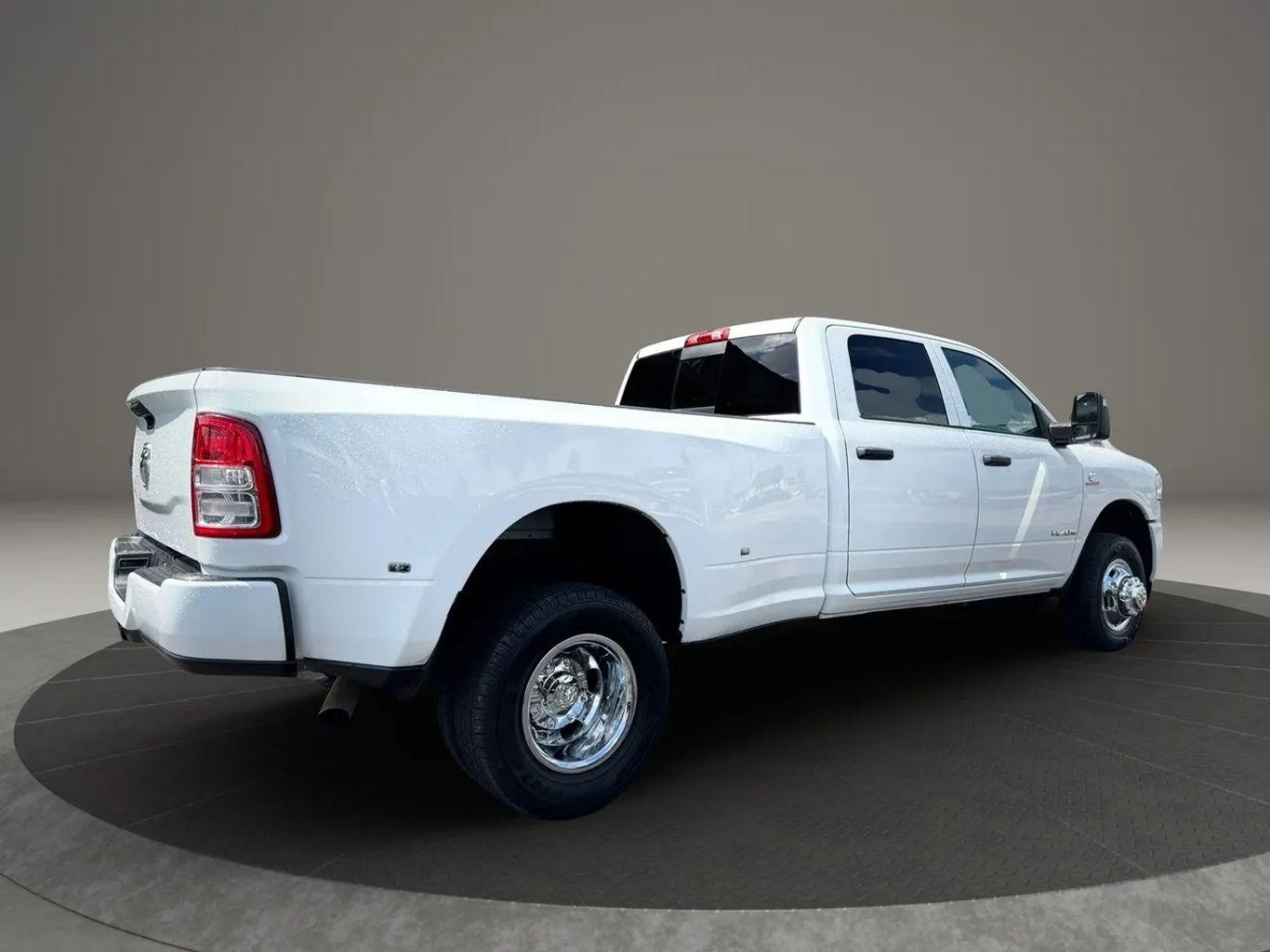 Ram 3500 Crew Cab Tradesman Pickup 4D 8 Ft - Thumbnail 16