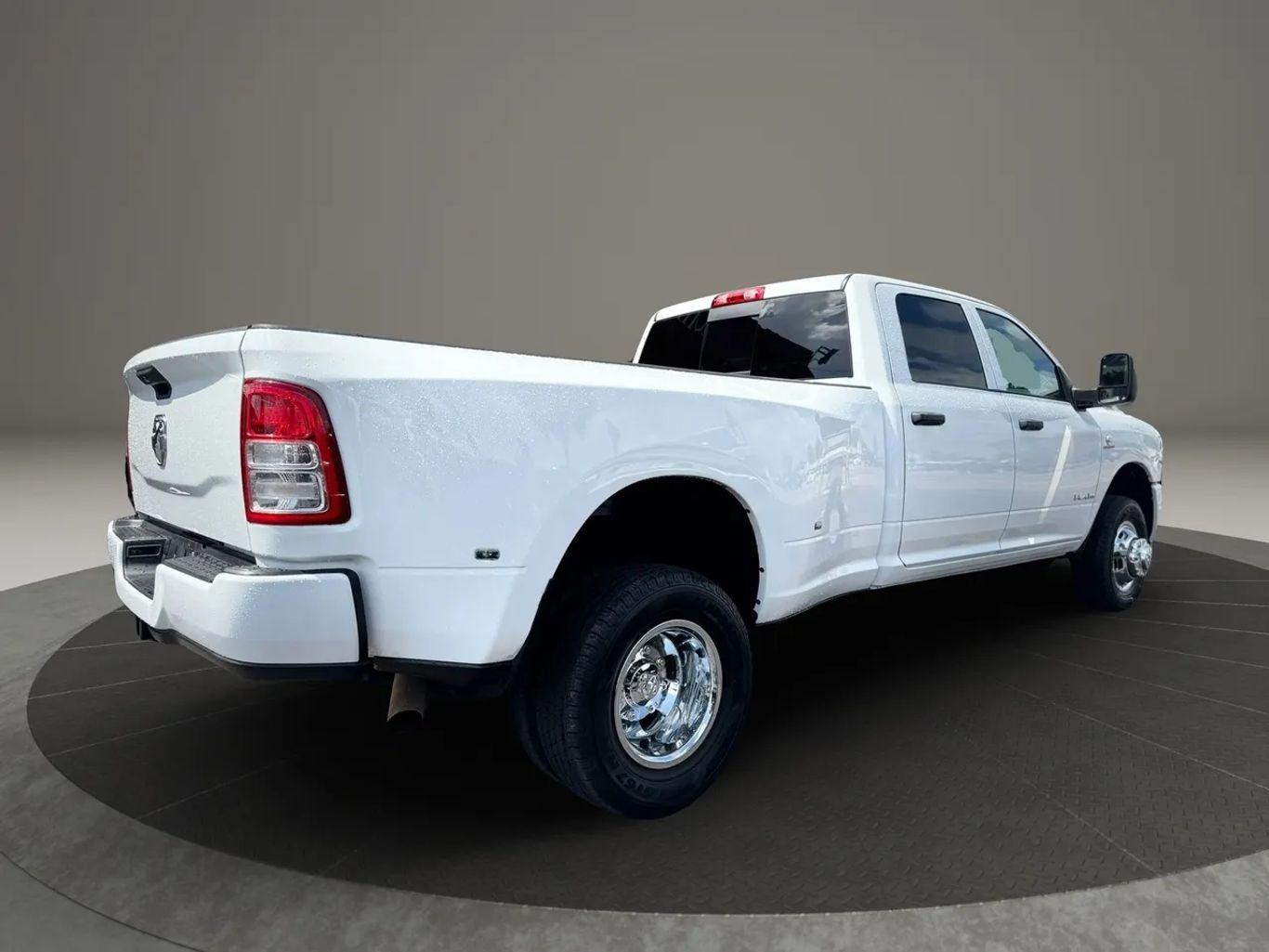 Ram 3500 Crew Cab Tradesman Pickup 4D 8 Ft - Thumbnail 15