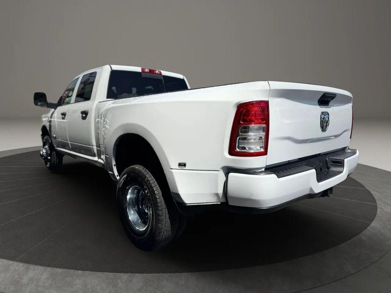 Ram 3500 Crew Cab Tradesman Pickup 4D 8 Ft - Thumbnail 9