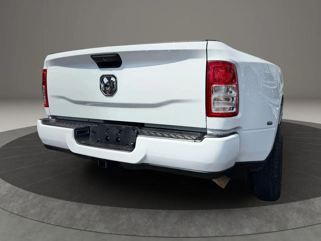 Ram 3500 Crew Cab Tradesman Pickup 4D 8 Ft - Thumbnail 13