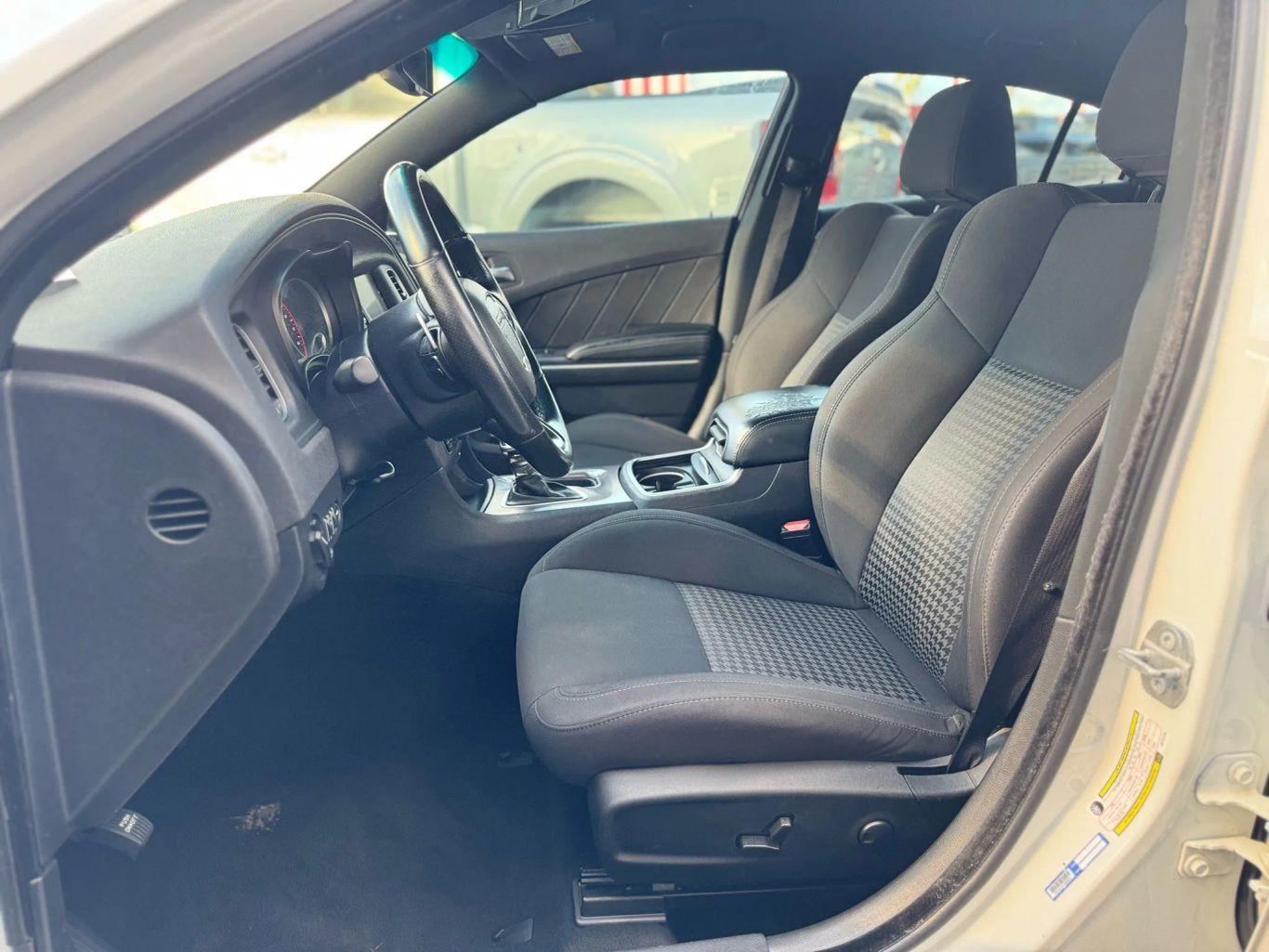 Dodge Charger R/T Sedan 4D - Thumbnail 16