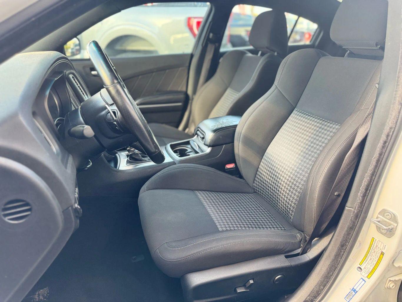 Dodge Charger R/T Sedan 4D - Thumbnail 17