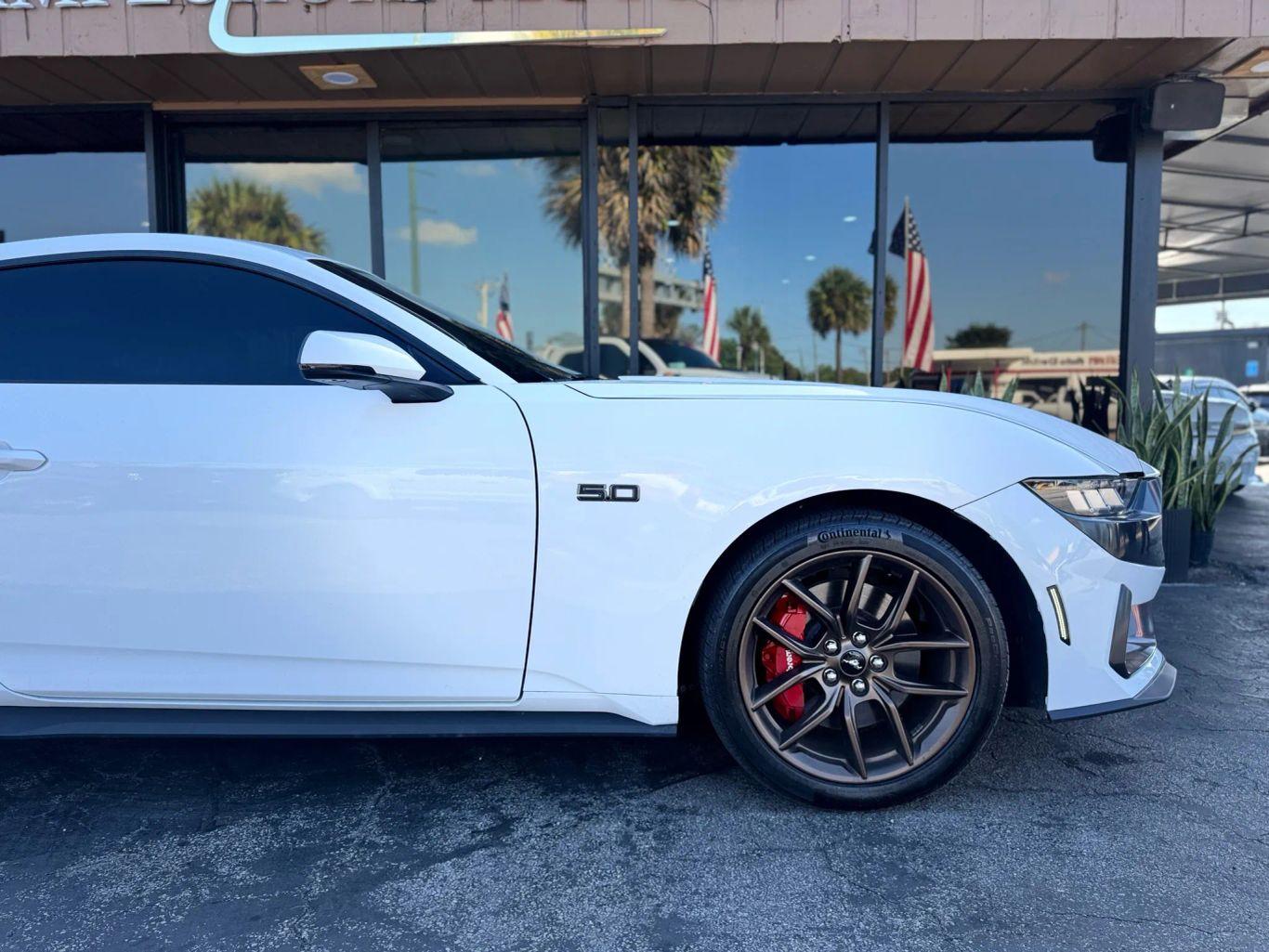 Ford Mustang Gt Premium Coupe 2D - Thumbnail 17