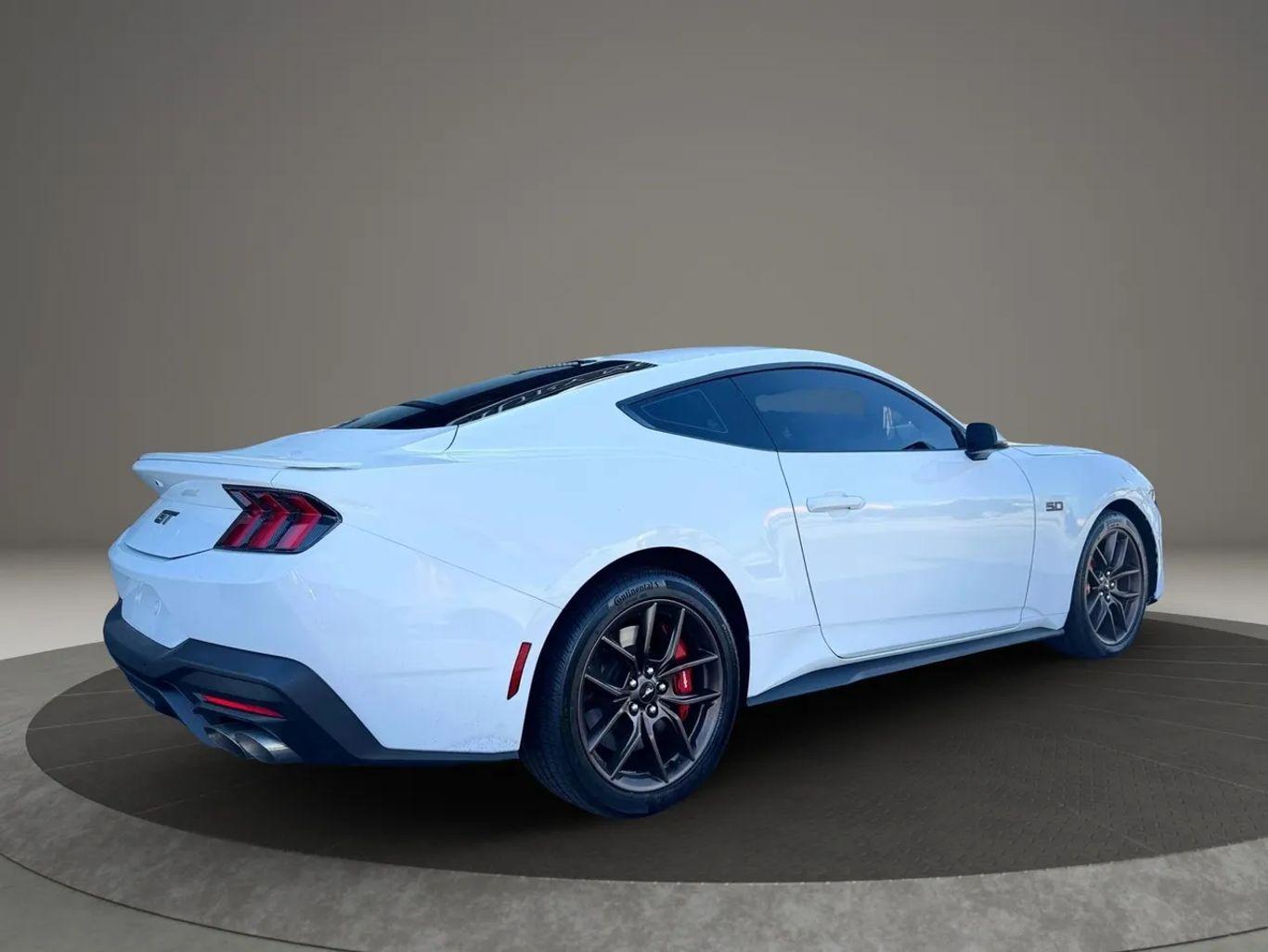 Ford Mustang Gt Premium Coupe 2D - Thumbnail 14