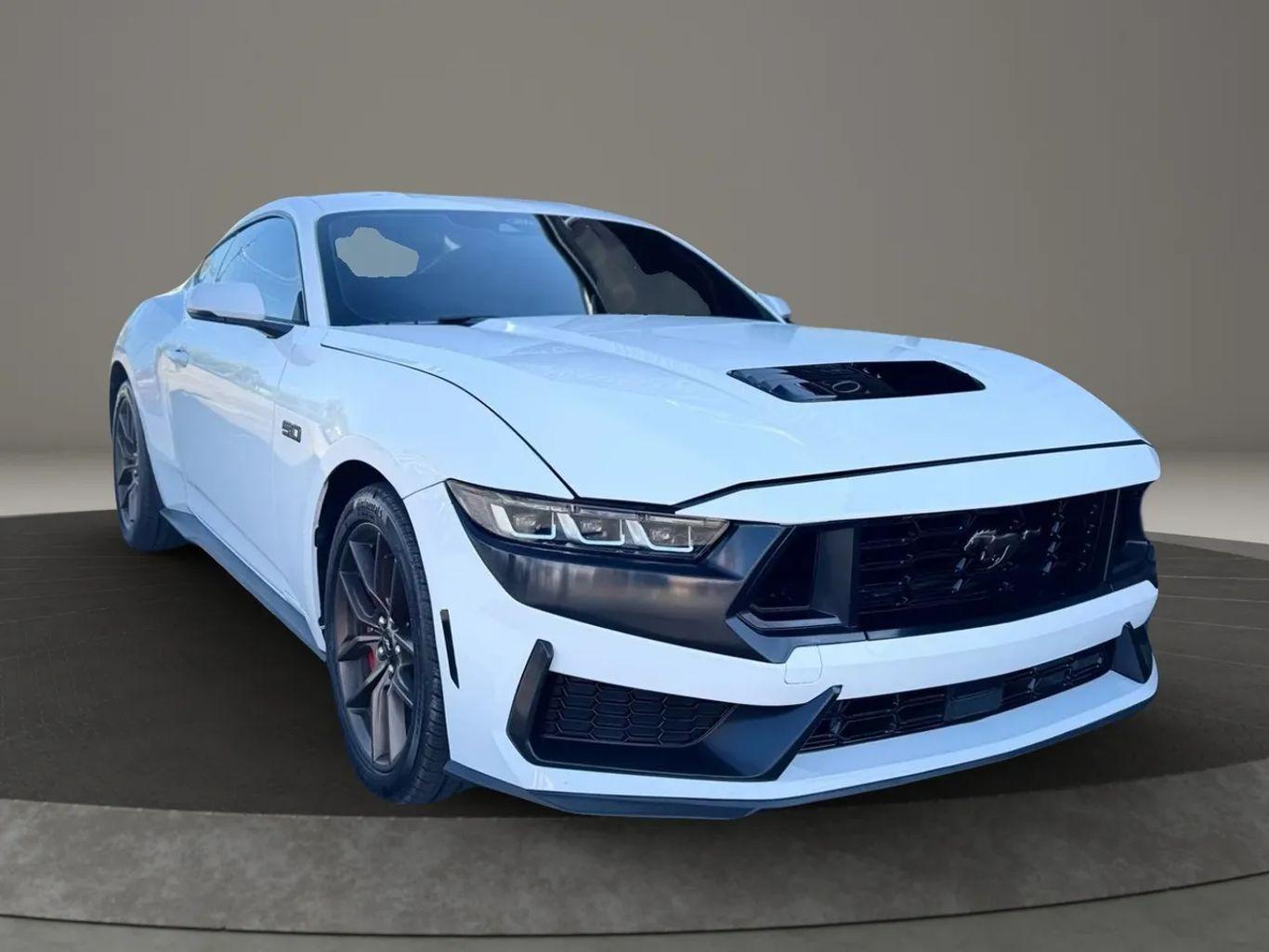 Ford Mustang Gt Premium Coupe 2D - Thumbnail 5