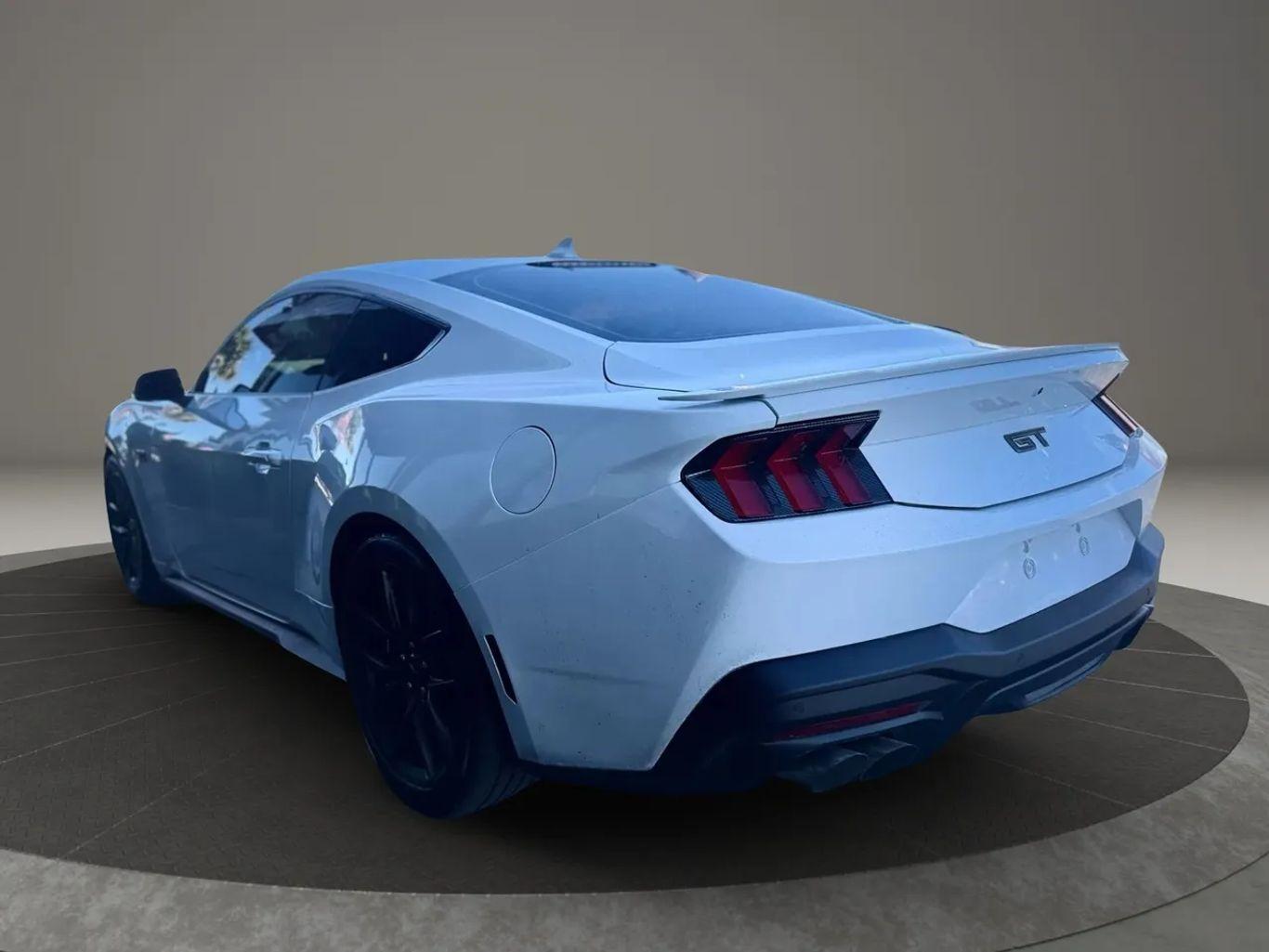 Ford Mustang Gt Premium Coupe 2D - Thumbnail 9