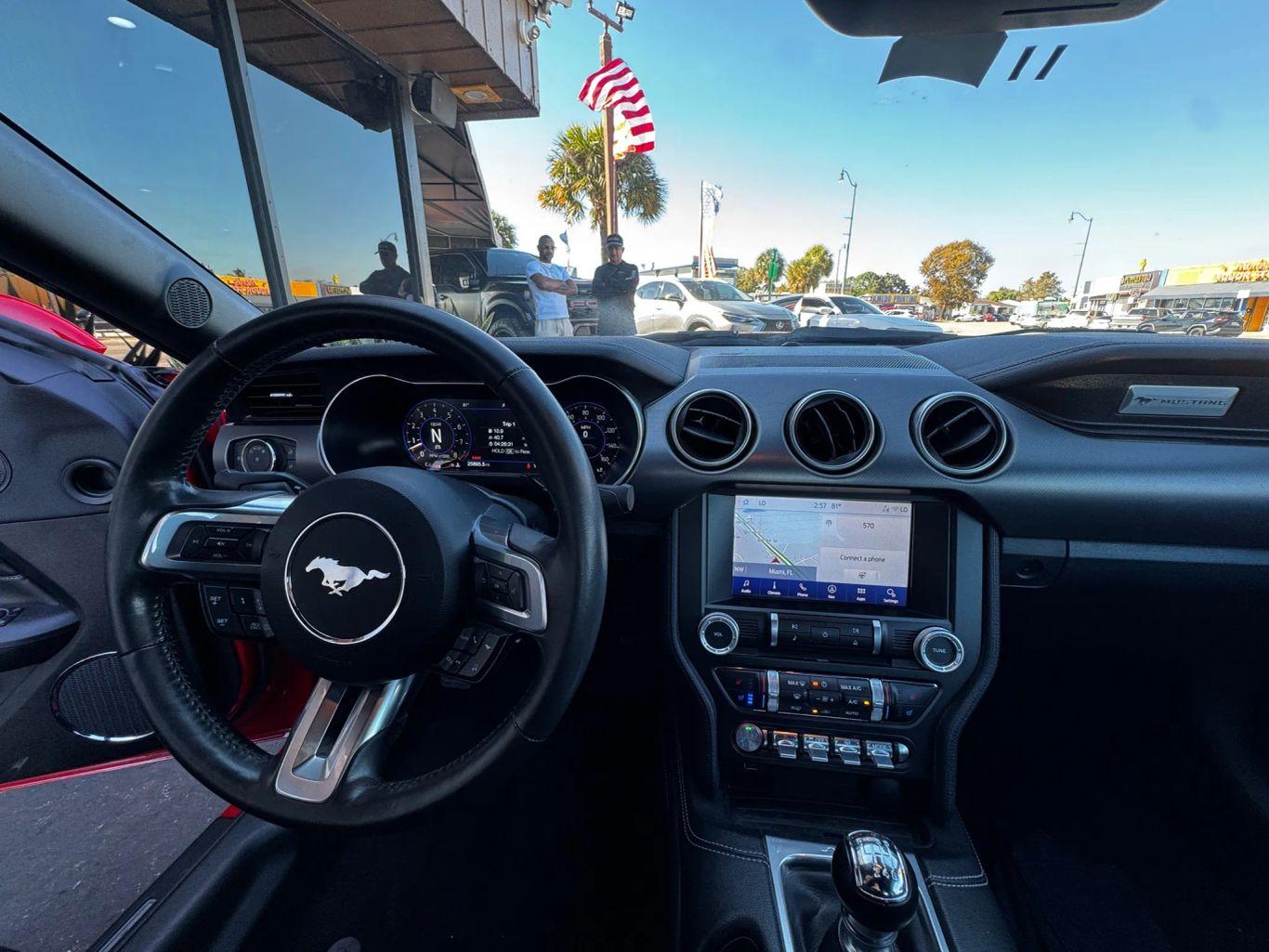 Ford Mustang Gt Premium Coupe 2D - Thumbnail 18