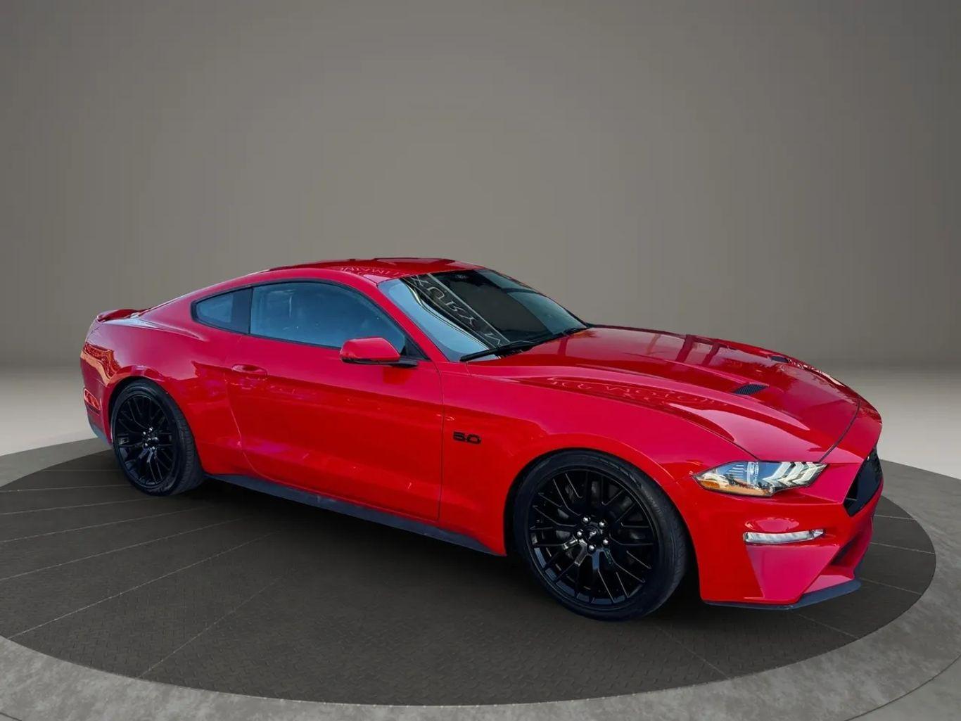 Ford Mustang Gt Premium Coupe 2D - Thumbnail 4