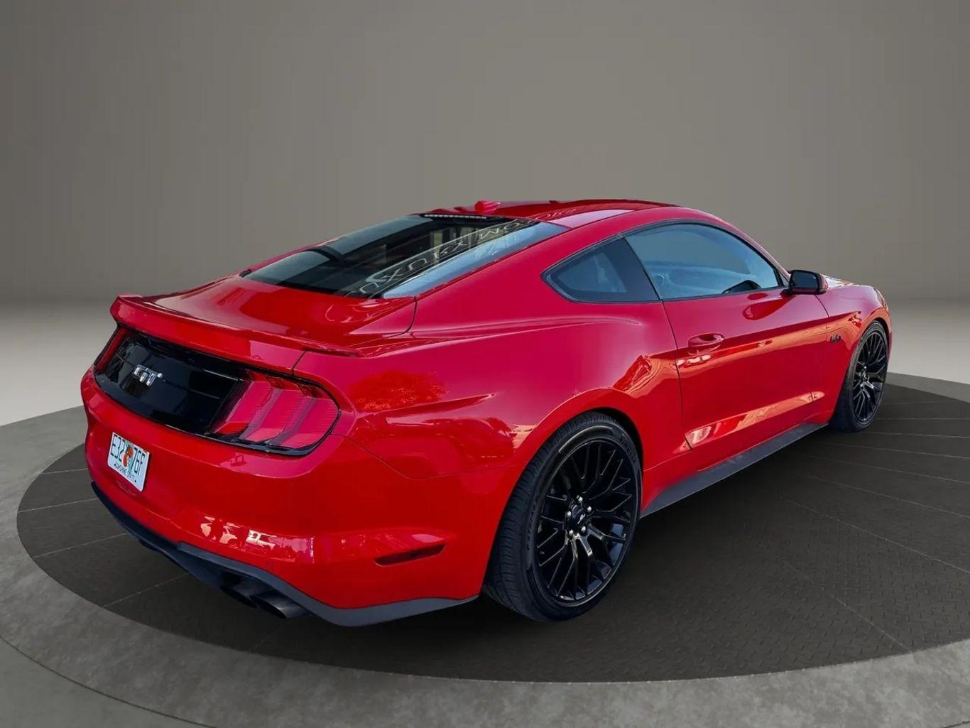Ford Mustang Gt Premium Coupe 2D - Thumbnail 10
