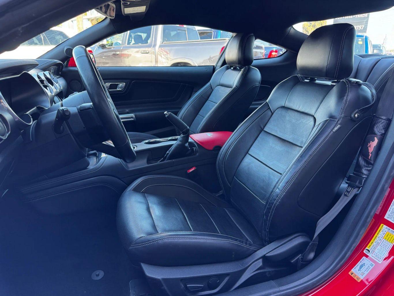 Ford Mustang Gt Premium Coupe 2D - Thumbnail 13