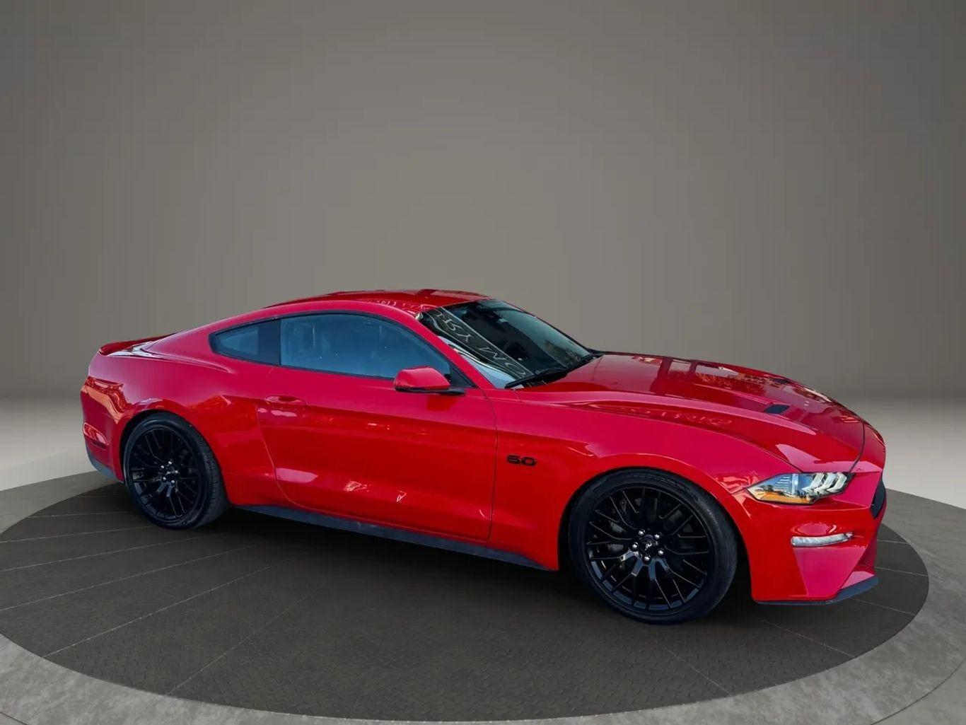 Ford Mustang Gt Premium Coupe 2D - Thumbnail 3