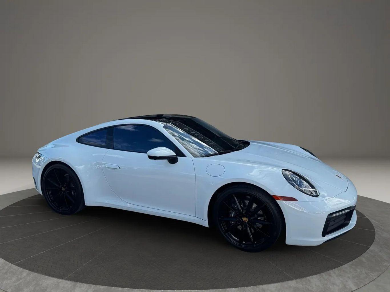 Porsche 911 Carrera Coupe 2D - Thumbnail 3