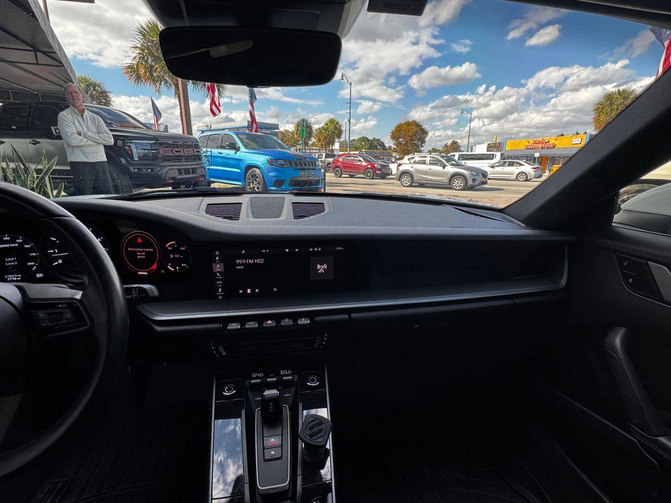 Porsche 911 Carrera Coupe 2D - Thumbnail 19