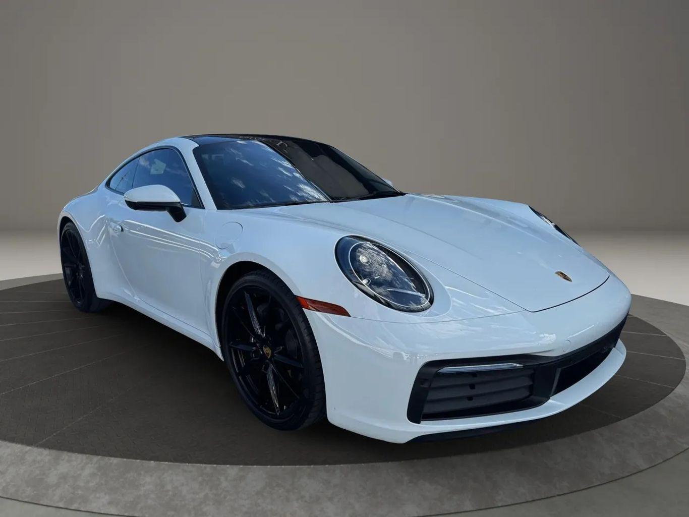 Porsche 911 Carrera Coupe 2D - Thumbnail 5