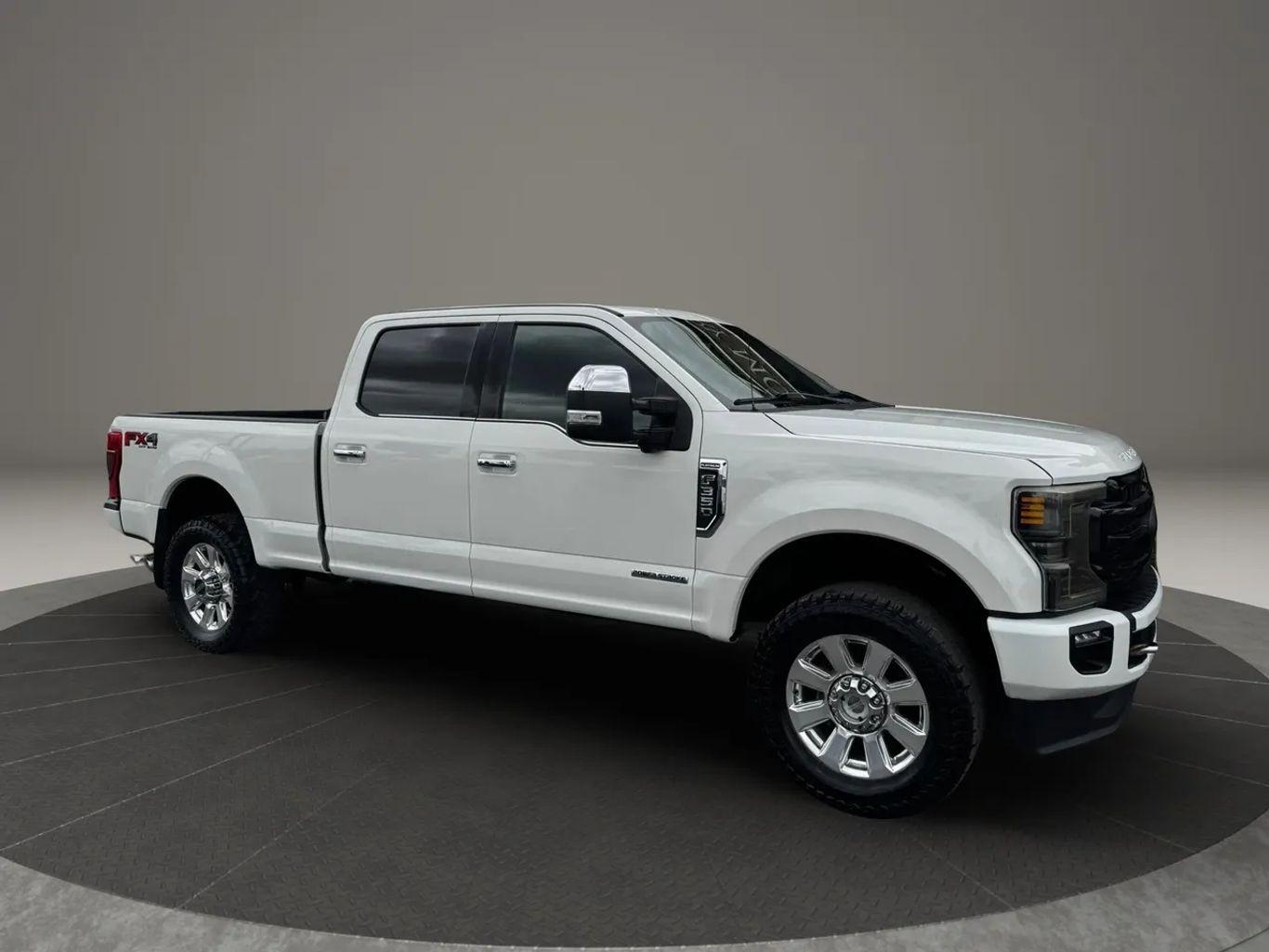 Ford F350 Super Duty Crew Cab Platinum Pickup 4D 6 3/4 Ft - Thumbnail 3