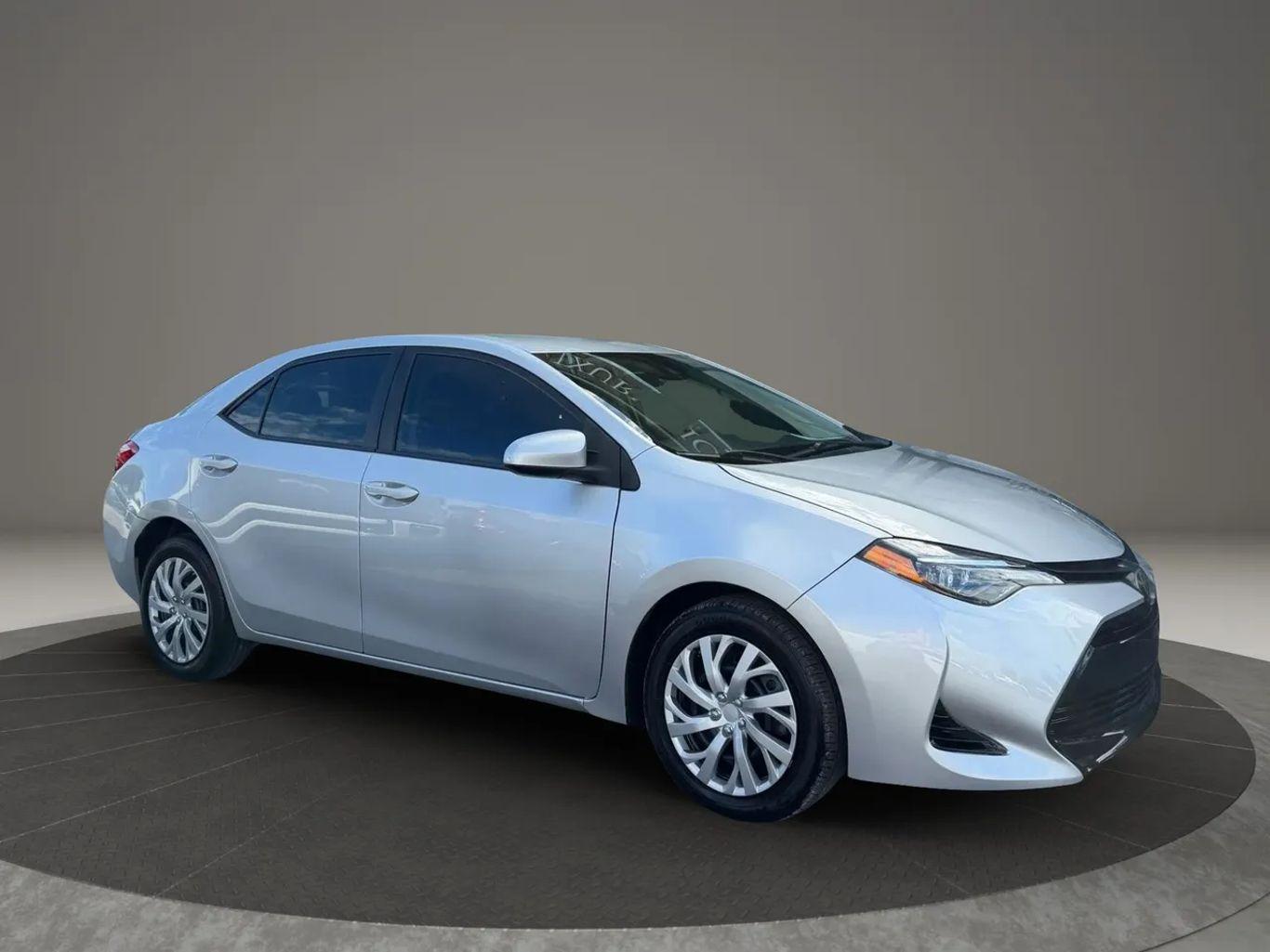 Toyota Corolla Se Sedan 4D - Thumbnail 3