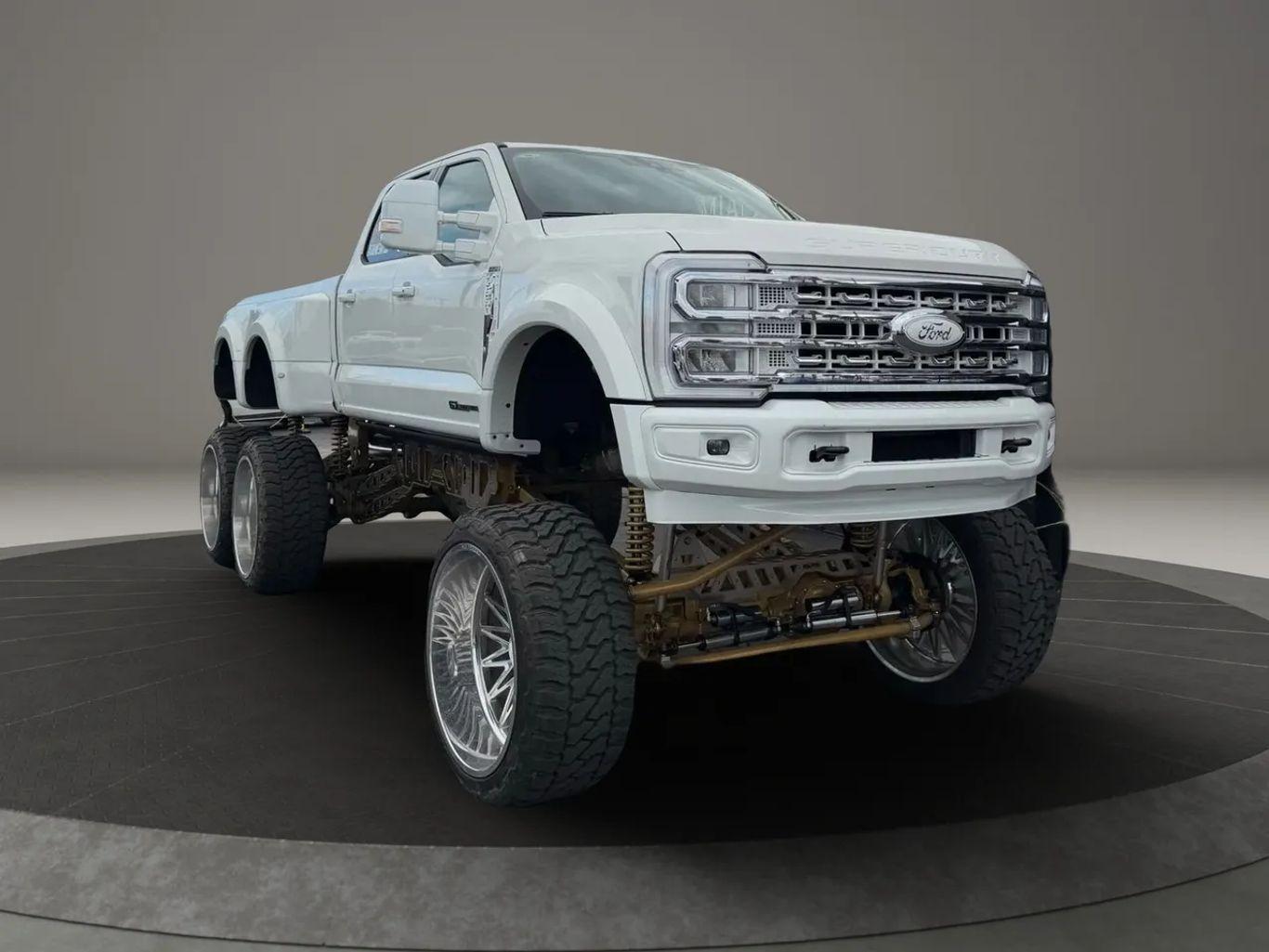 Ford F550 Super Duty Crew Cab & Chassis Lariat W/203" Wb Cab & Chassis 4D - Thumbnail 4