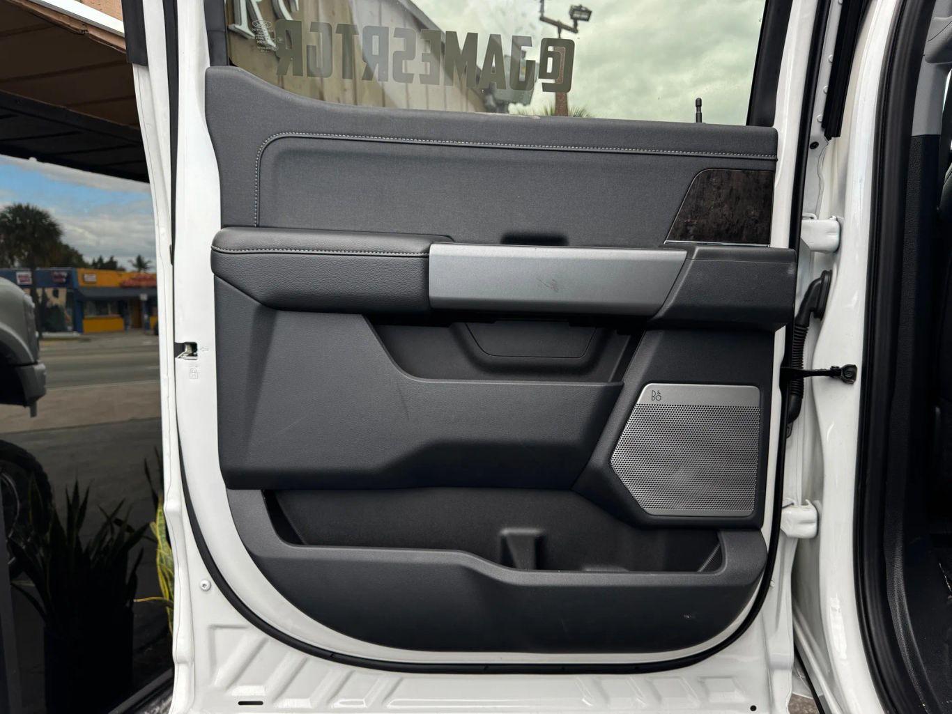 Ford F550 Super Duty Crew Cab & Chassis Lariat W/203" Wb Cab & Chassis 4D - Thumbnail 20