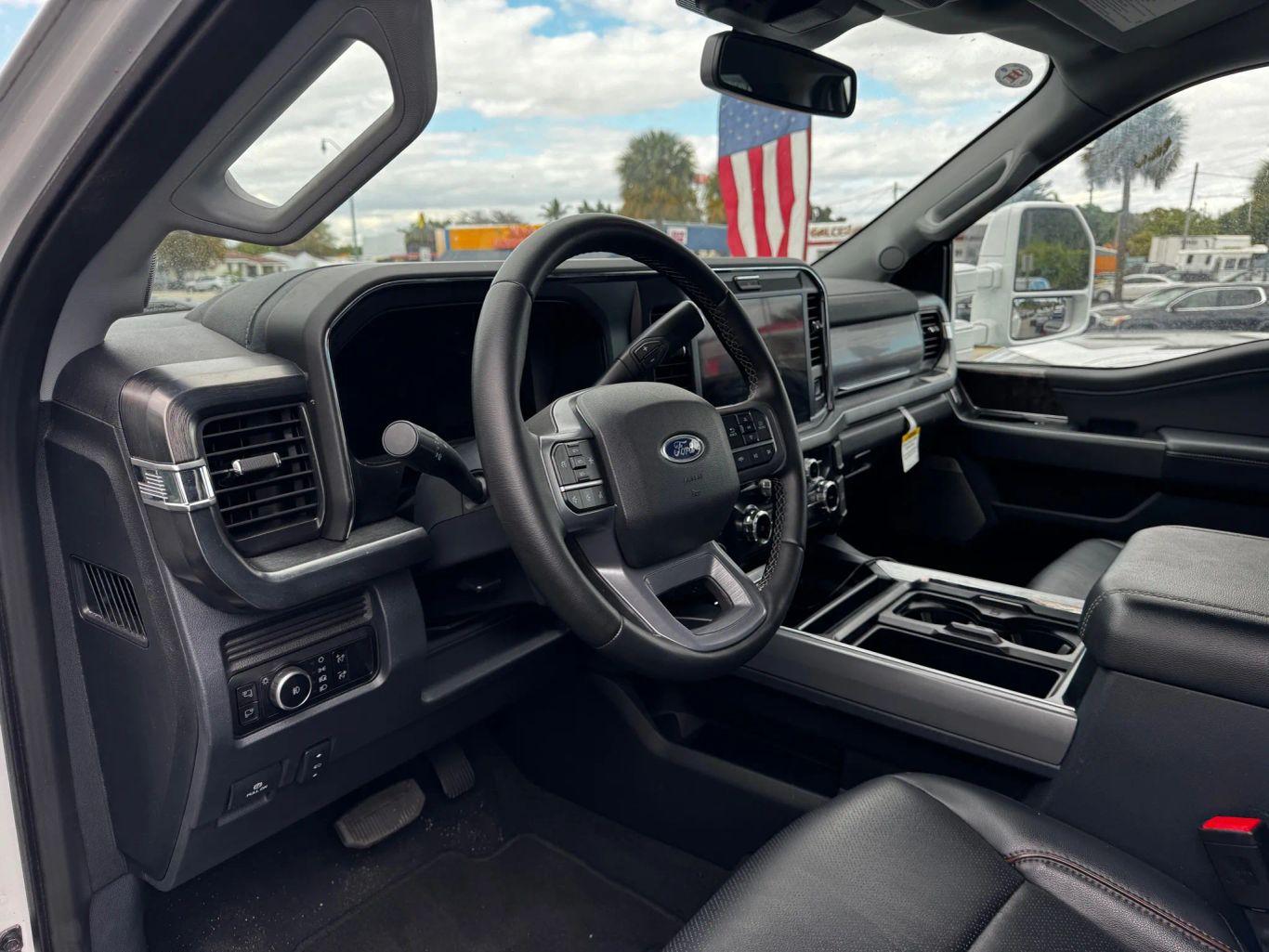 Ford F550 Super Duty Crew Cab & Chassis Lariat W/203" Wb Cab & Chassis 4D - Thumbnail 14