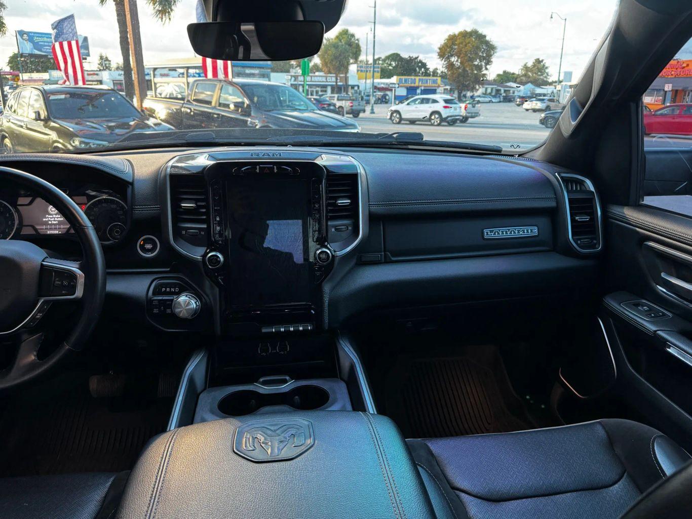 Ram 1500 Crew Cab Laramie Pickup 4D 5 1/2 Ft - Thumbnail 20