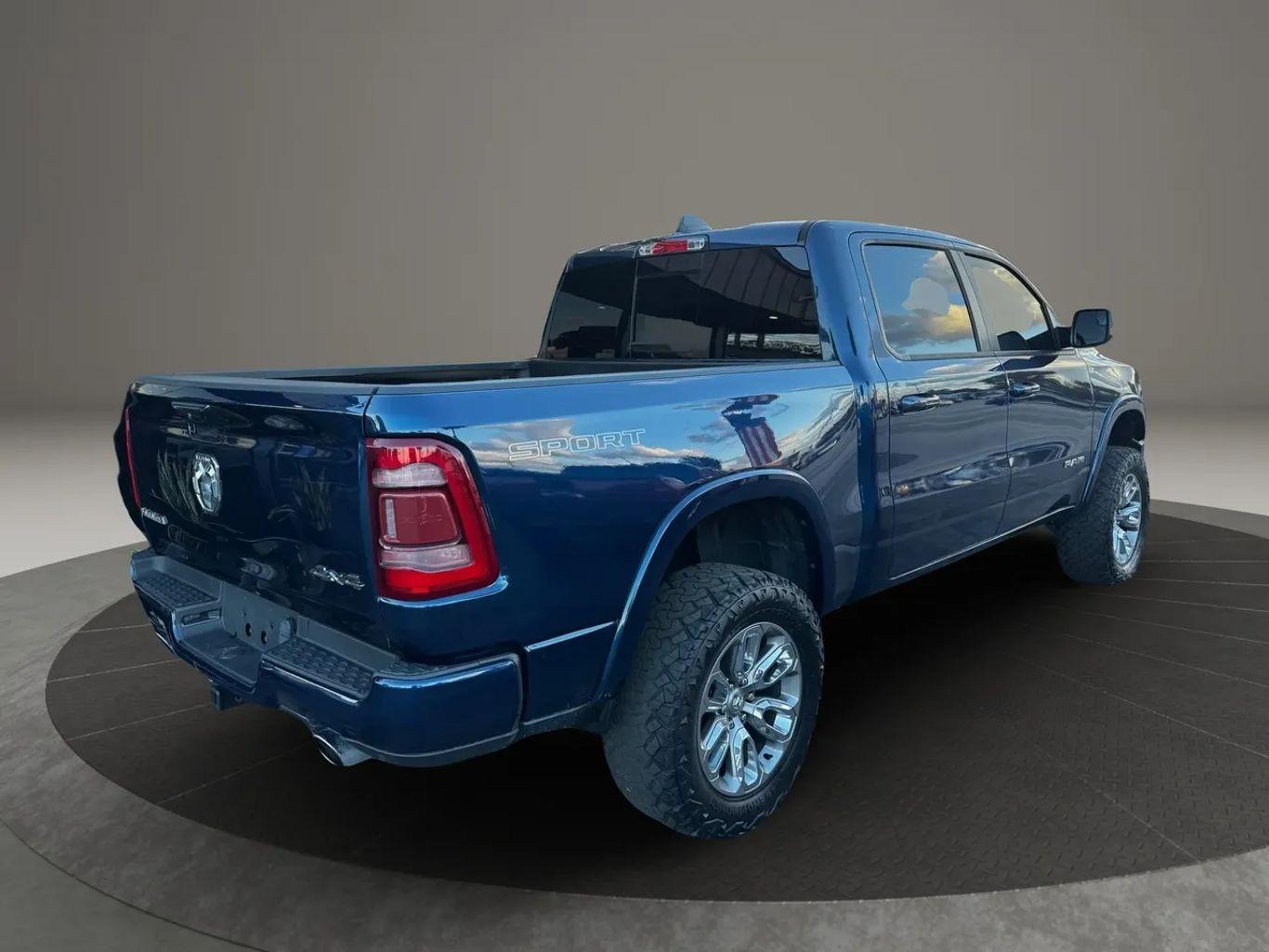 Ram 1500 Crew Cab Laramie Pickup 4D 5 1/2 Ft - Thumbnail 10