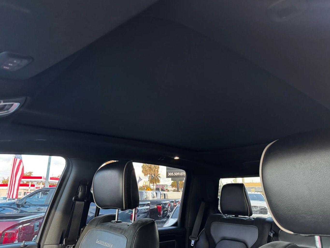 Ram 1500 Crew Cab Laramie Pickup 4D 5 1/2 Ft - Thumbnail 15